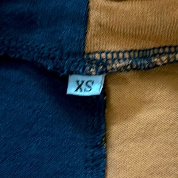 Streetwear Colorblock Split Graphic Tee — Size XS - Picture 6 of 7